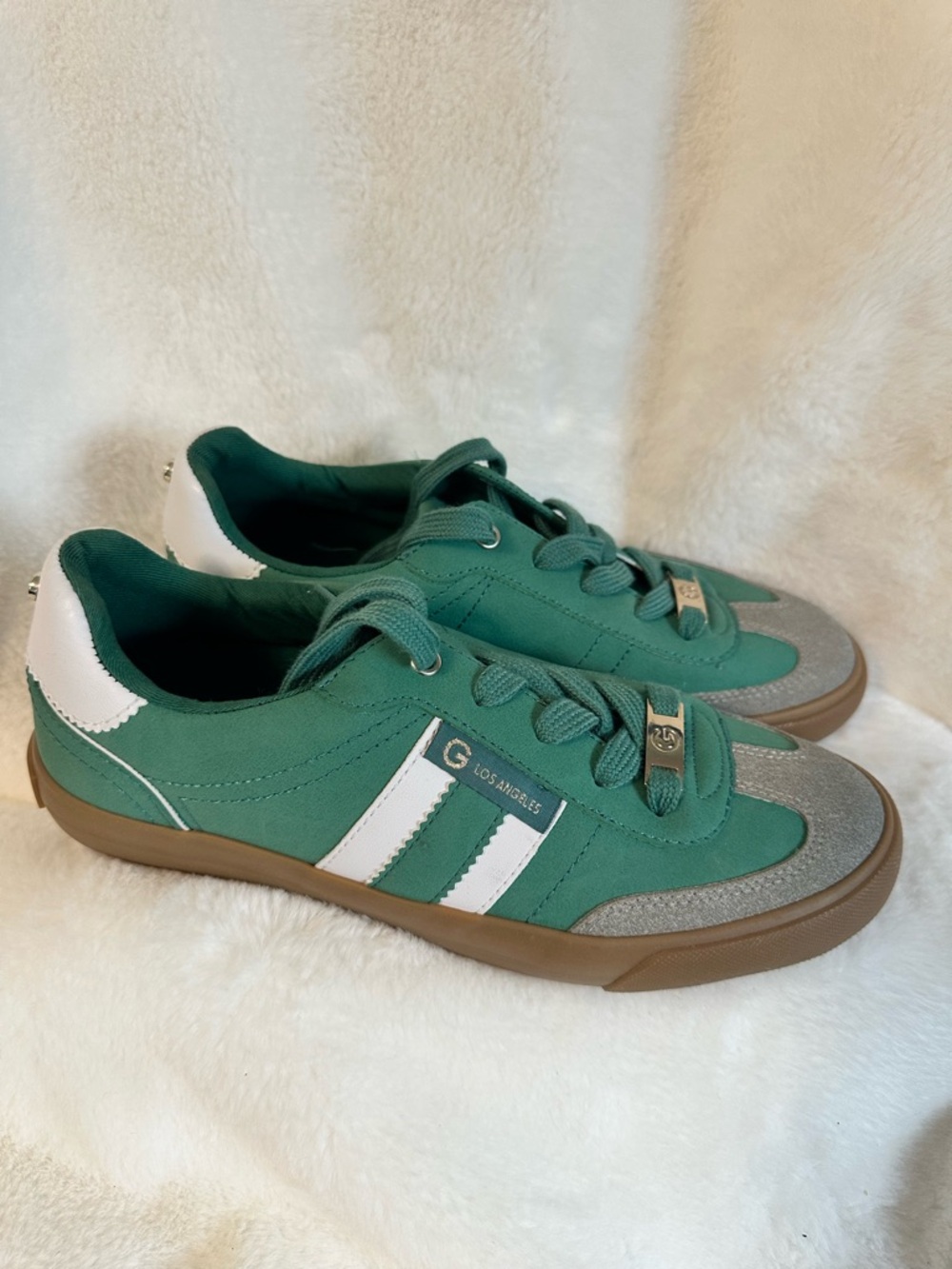 8M Green Low-Top Sneakers